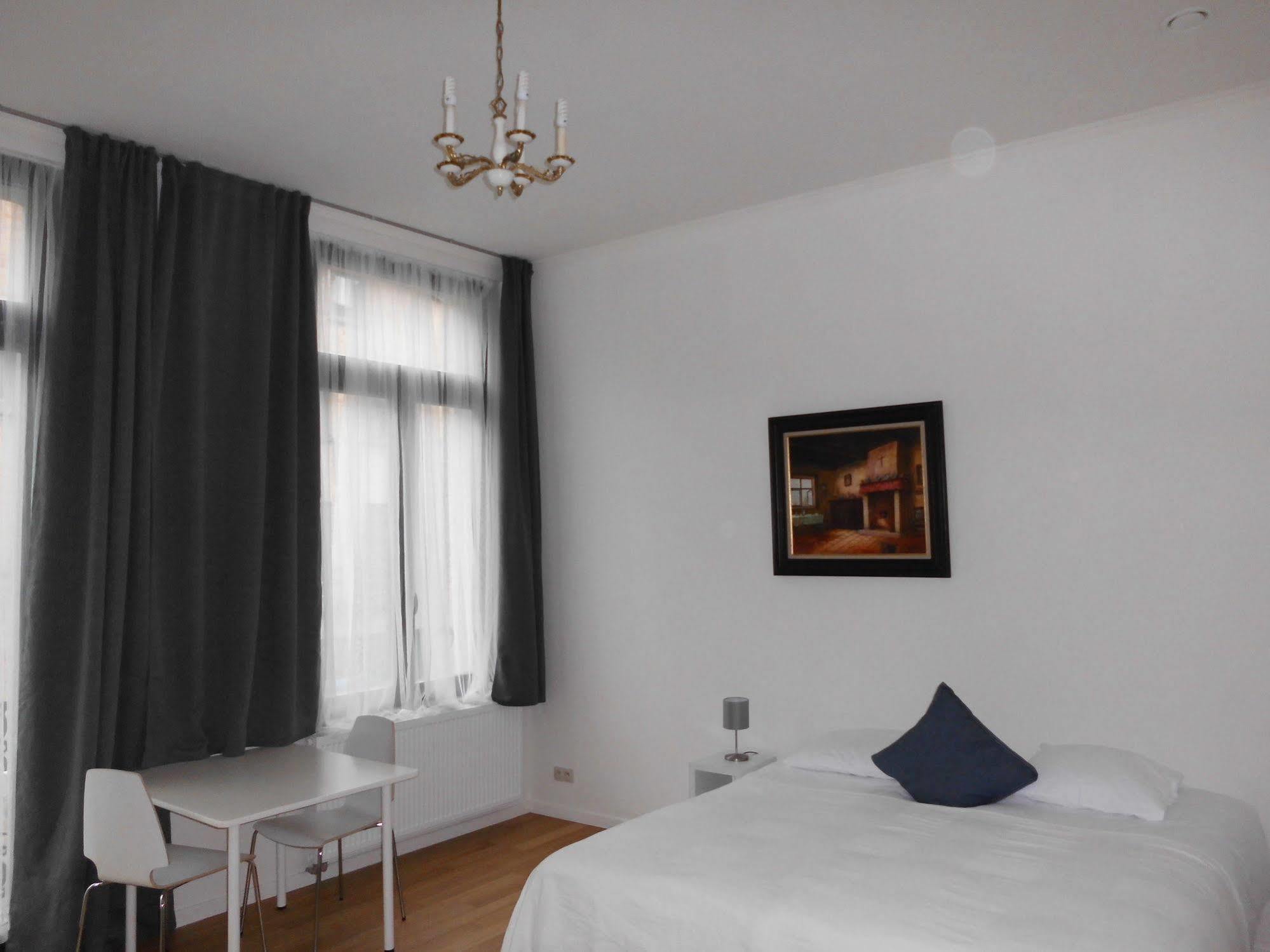 Midi 3* Saint-Gilles